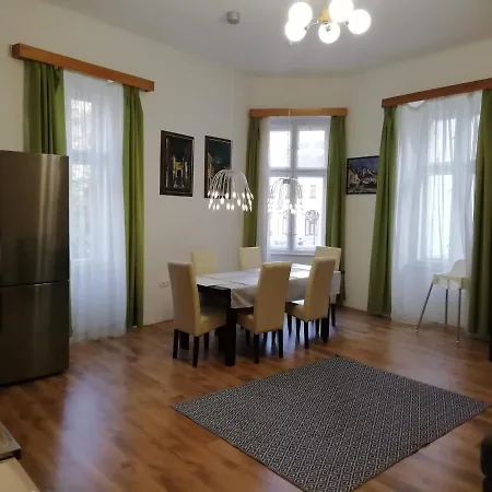 Anna Apartman *